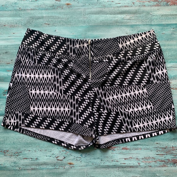 DG NY Black & White pattern zip front plus size short shorts sz 3X - Picture 1 of 2